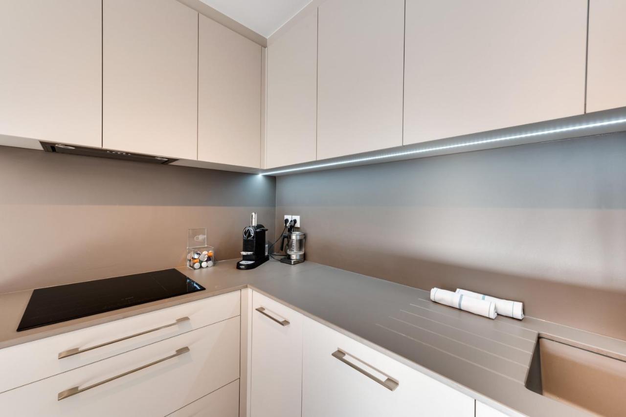 Le Reposoir - New 2 Bedroom Apartment With Terrace & Garage อานซี ภายนอก รูปภาพ