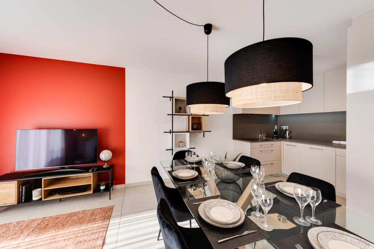 Le Reposoir - New 2 Bedroom Apartment With Terrace & Garage อานซี ภายนอก รูปภาพ