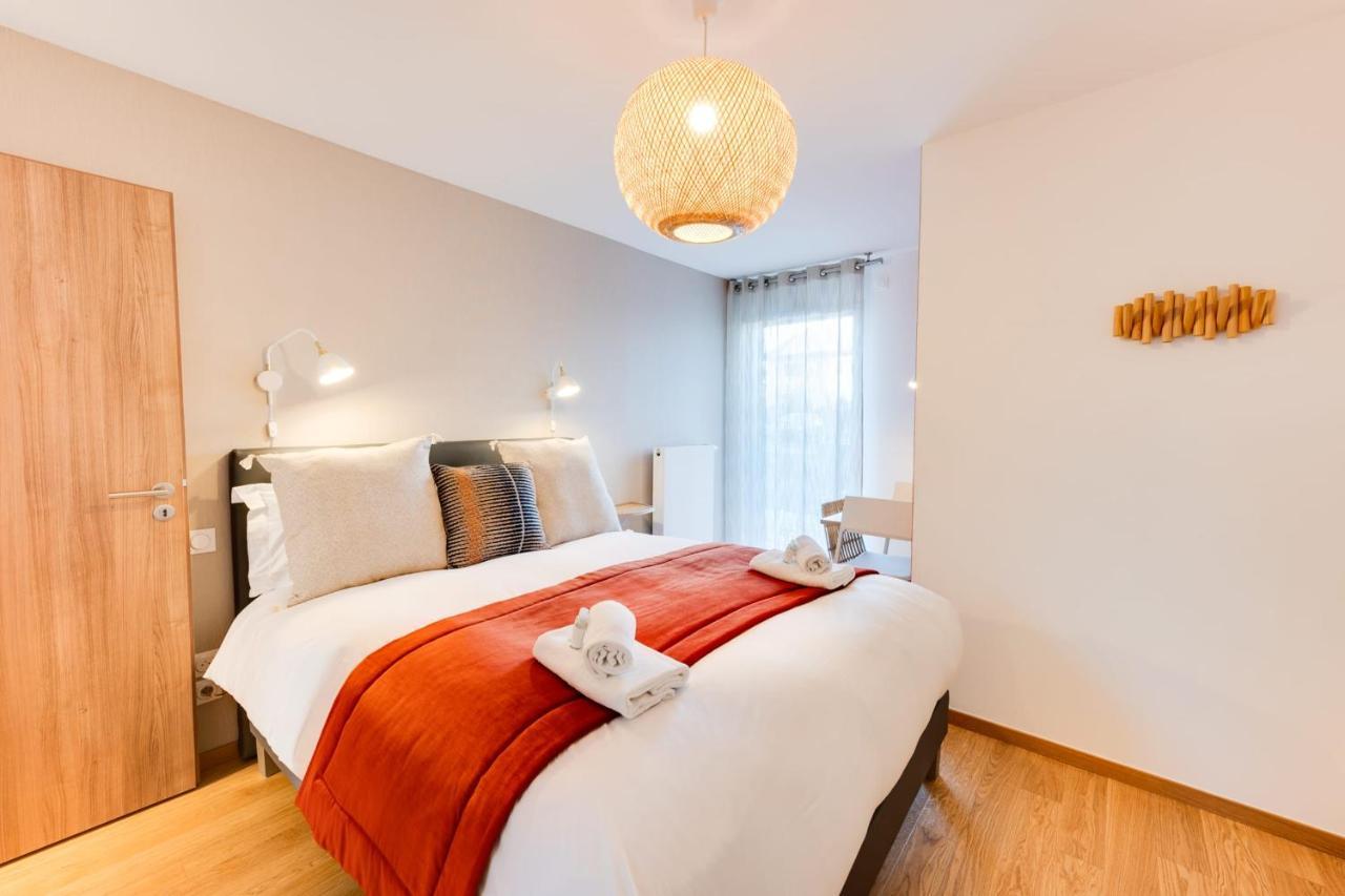 Le Reposoir - New 2 Bedroom Apartment With Terrace & Garage อานซี ภายนอก รูปภาพ