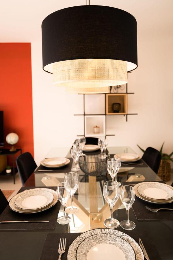 Le Reposoir - New 2 Bedroom Apartment With Terrace & Garage อานซี ภายนอก รูปภาพ